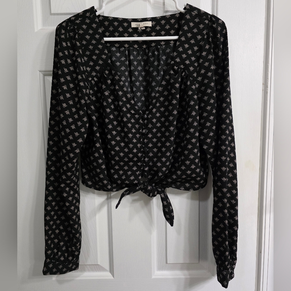 💕Last Chance💕FREE💕UO V Neck Cropped Blouse